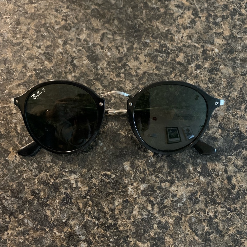 Ray Ban Round Fleck Polarized Sunglasses (RB2447)